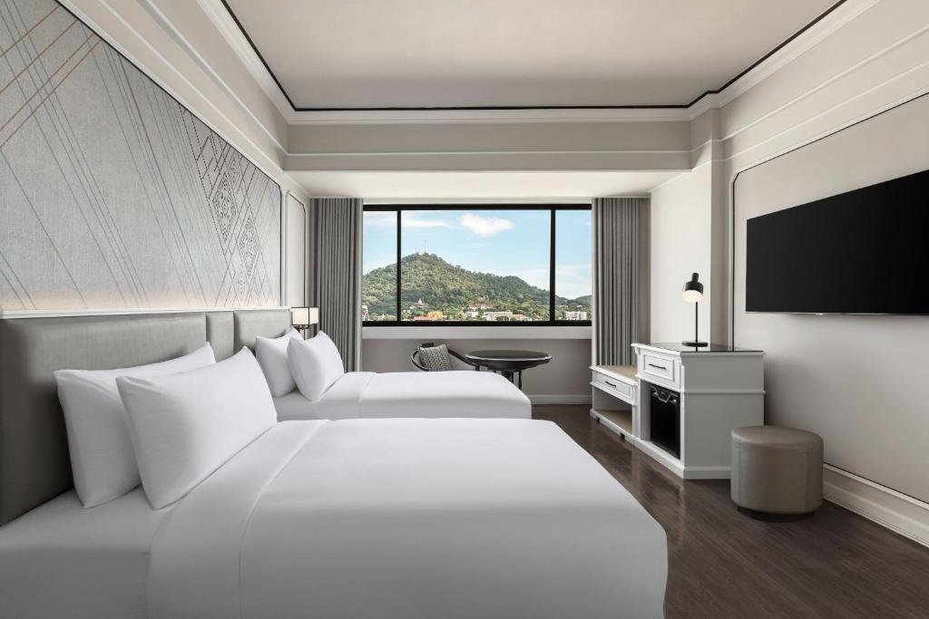 Courtyard By Marriott 01